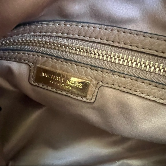 MICHAEL KORS COLLECTION
Skorpios Desert Tan Pebbled Leather Hobo
Bag $79… - Picture 12 of 16